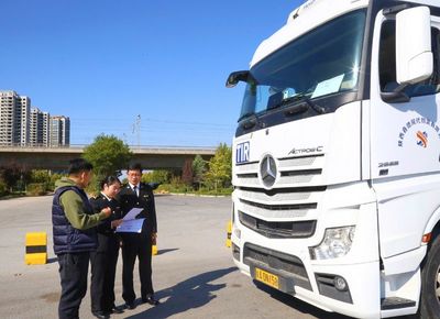 陜西國際公路運輸新篇章 渭南海關(guān)成功備案首輛TIR標(biāo)識運輸車輛